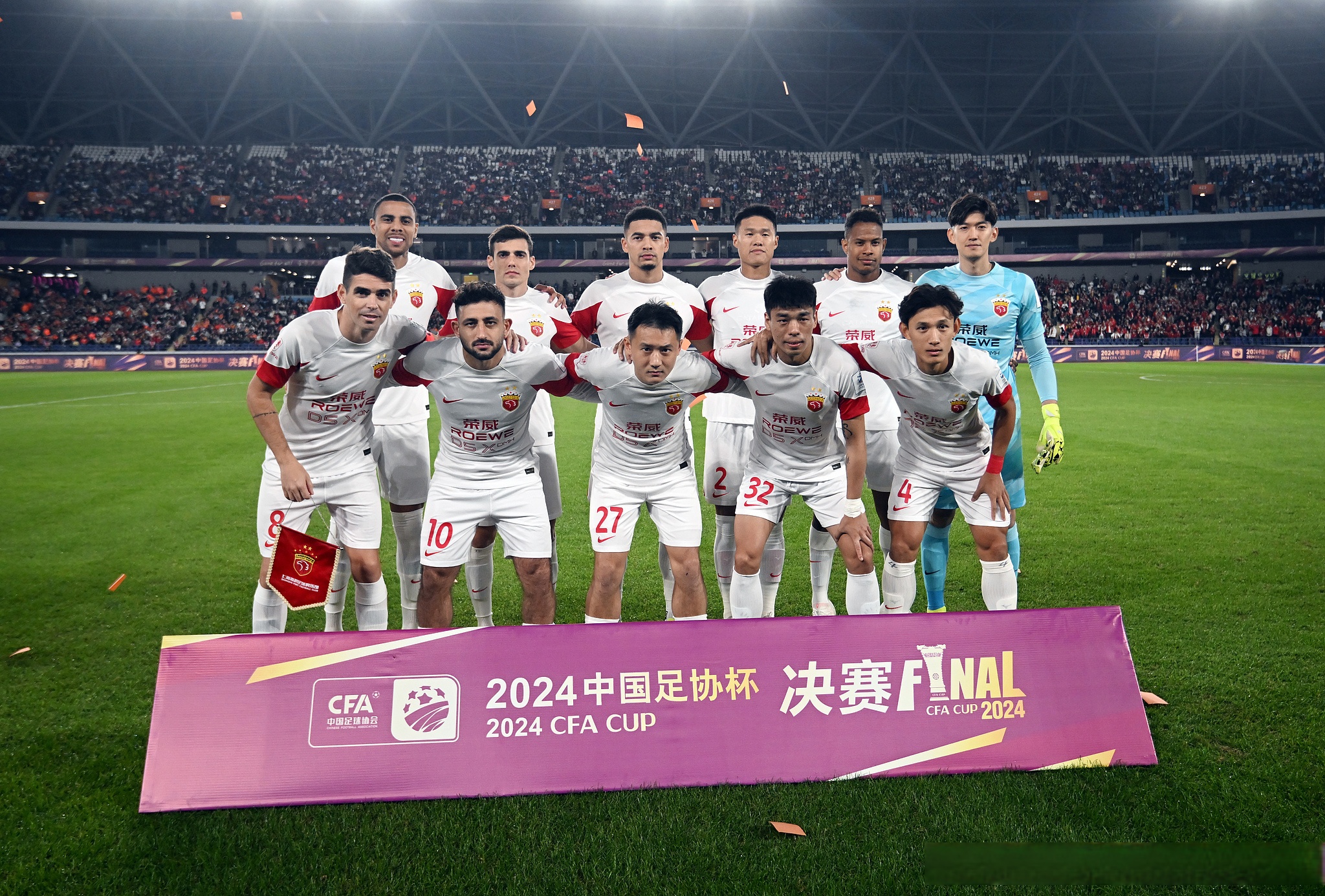 国际足坛风起云涌，冠军之争正酣