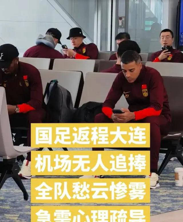 一场紧张激烈对决赛事引发球迷热议，轰动一时