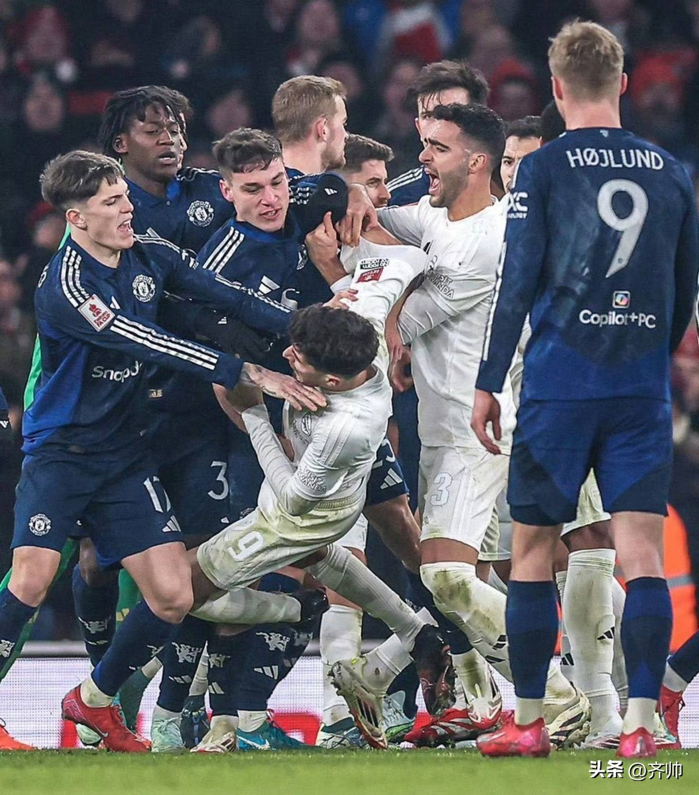 开云体育登录入口-曼联遭遇惨败，遗憾止步八强