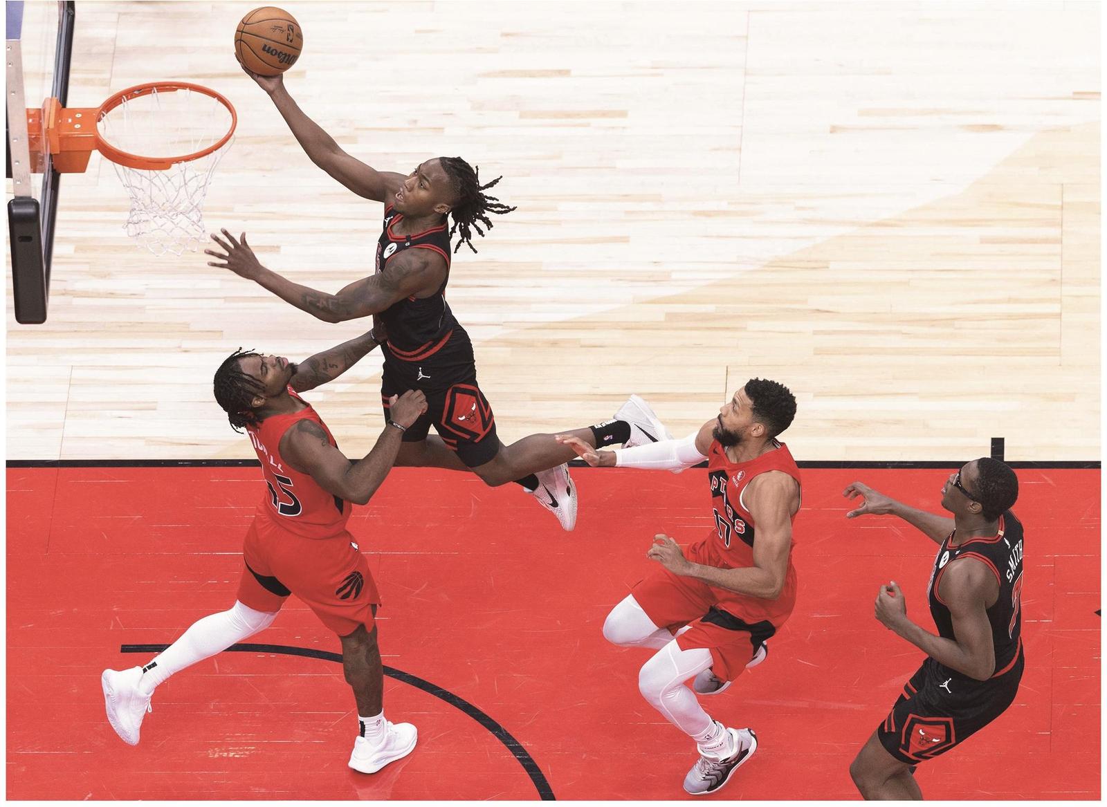 开云体育官网入口-猛龙击败公牛，西亚卡姆建功助球队取胜的简单介绍