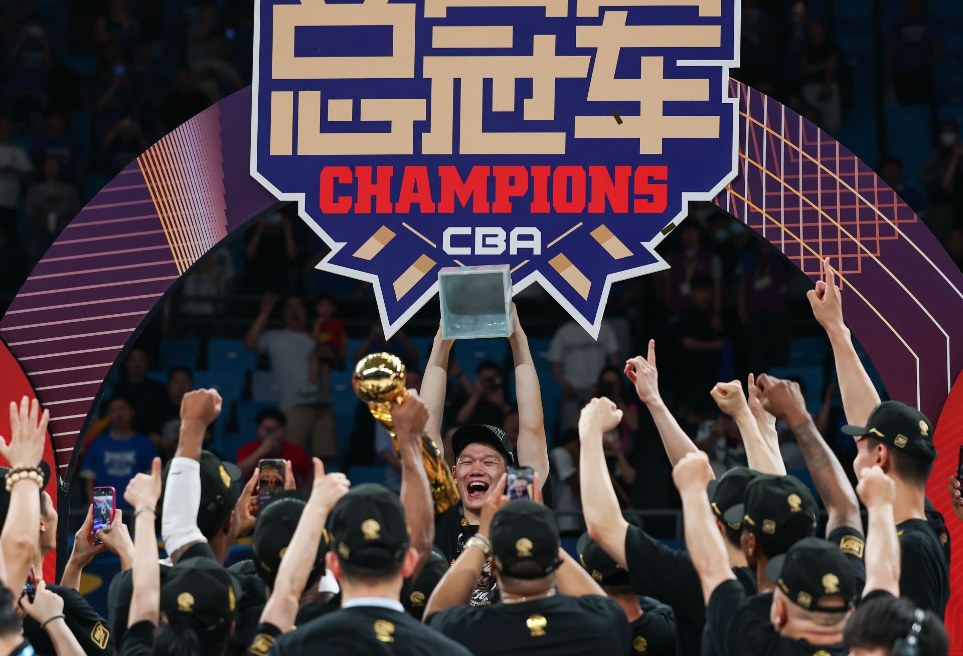 浙江男篮迎战西部强队，不畏艰难