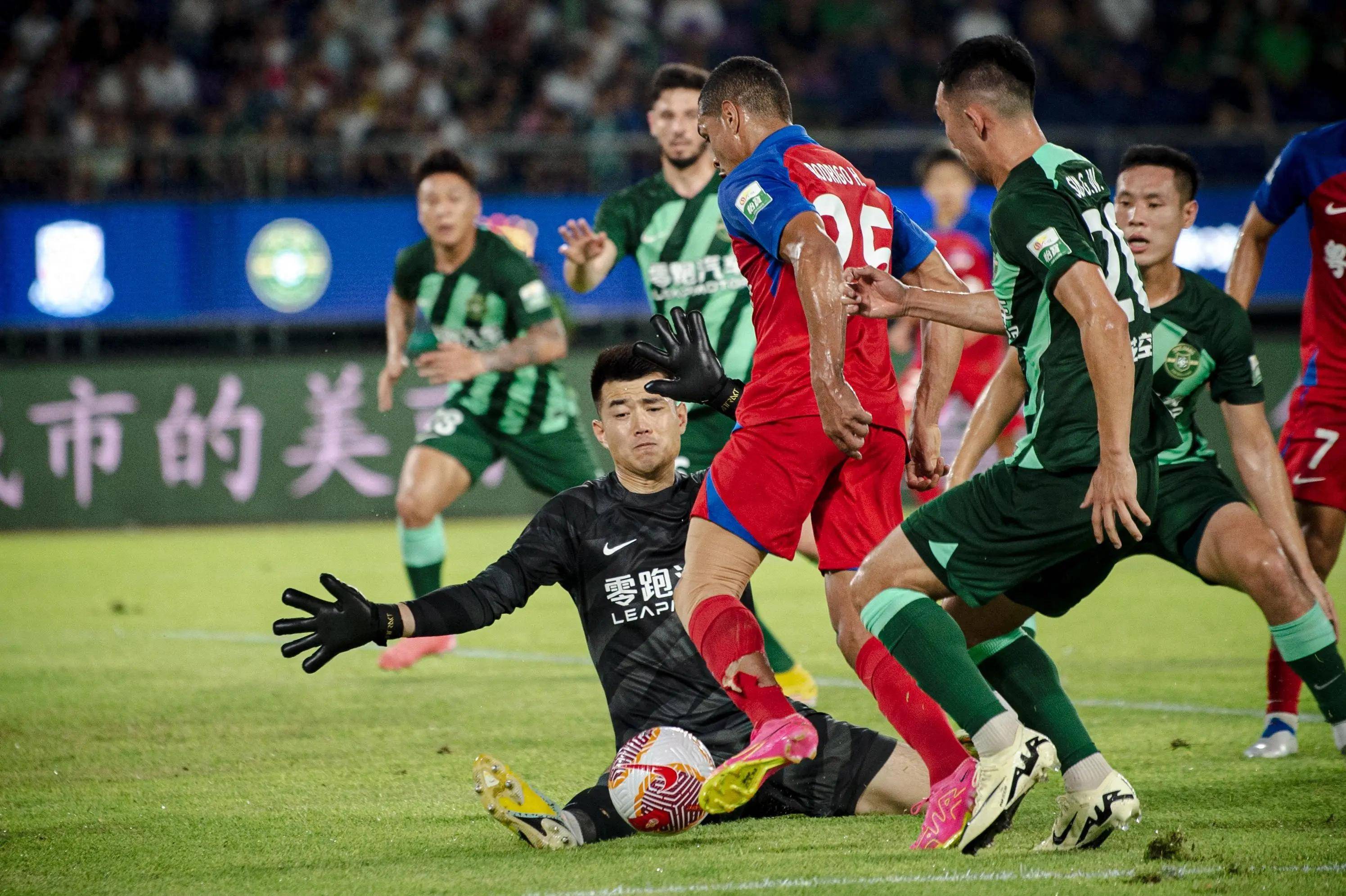 进攻火力强劲，球队轻松取胜的简单介绍