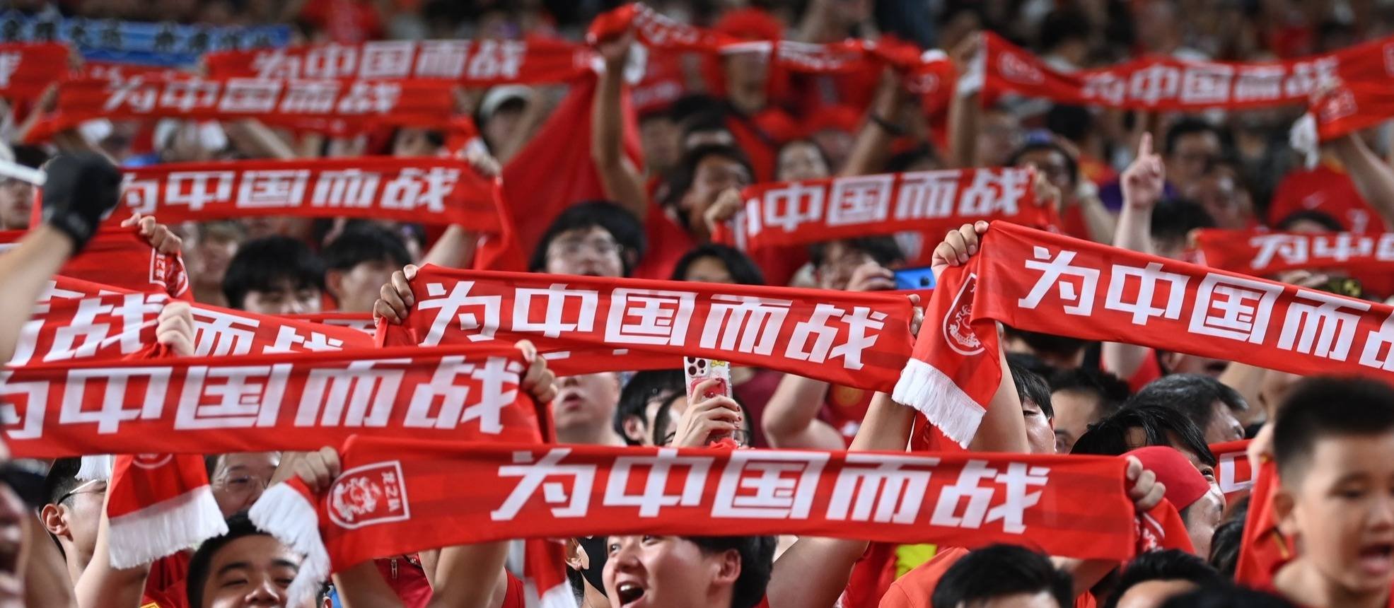 开云体育官网入口-足球场上热血澎湃，球员拼搏不止