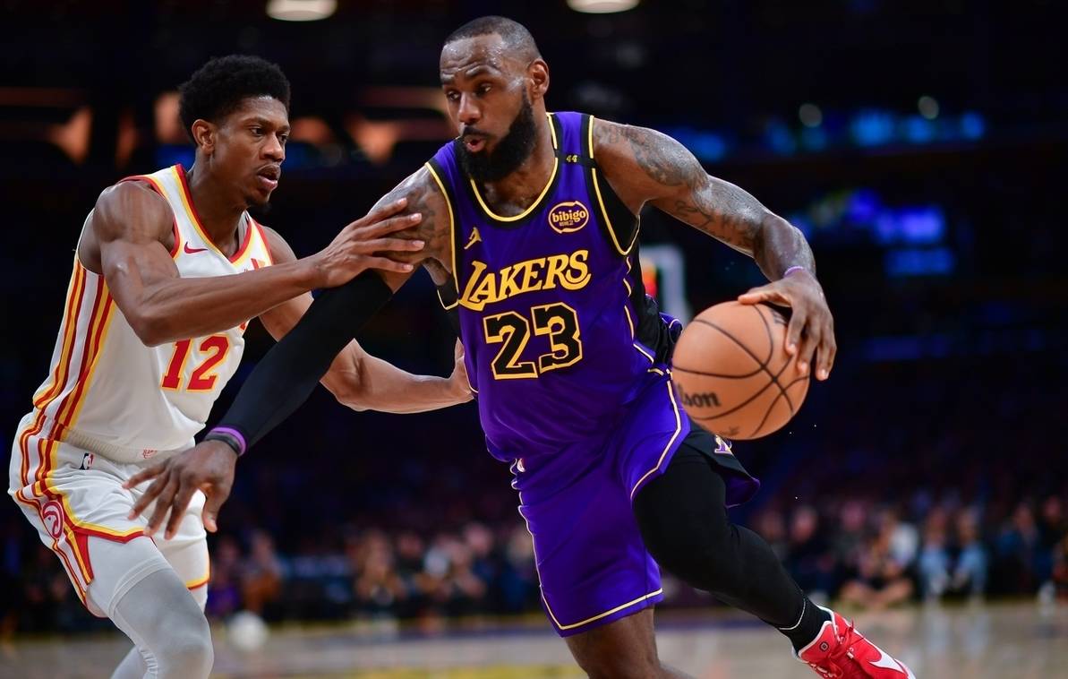 包含湖人大胜老鹰：詹皇砍下30+领队胜的词条