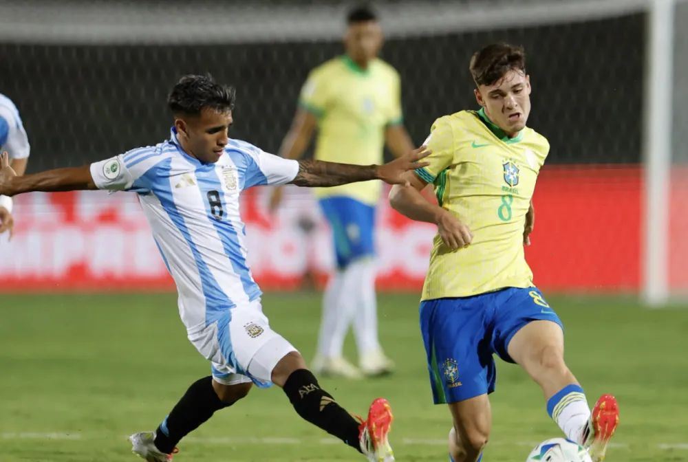 巴西球队打垮南非对手，晋级十六强