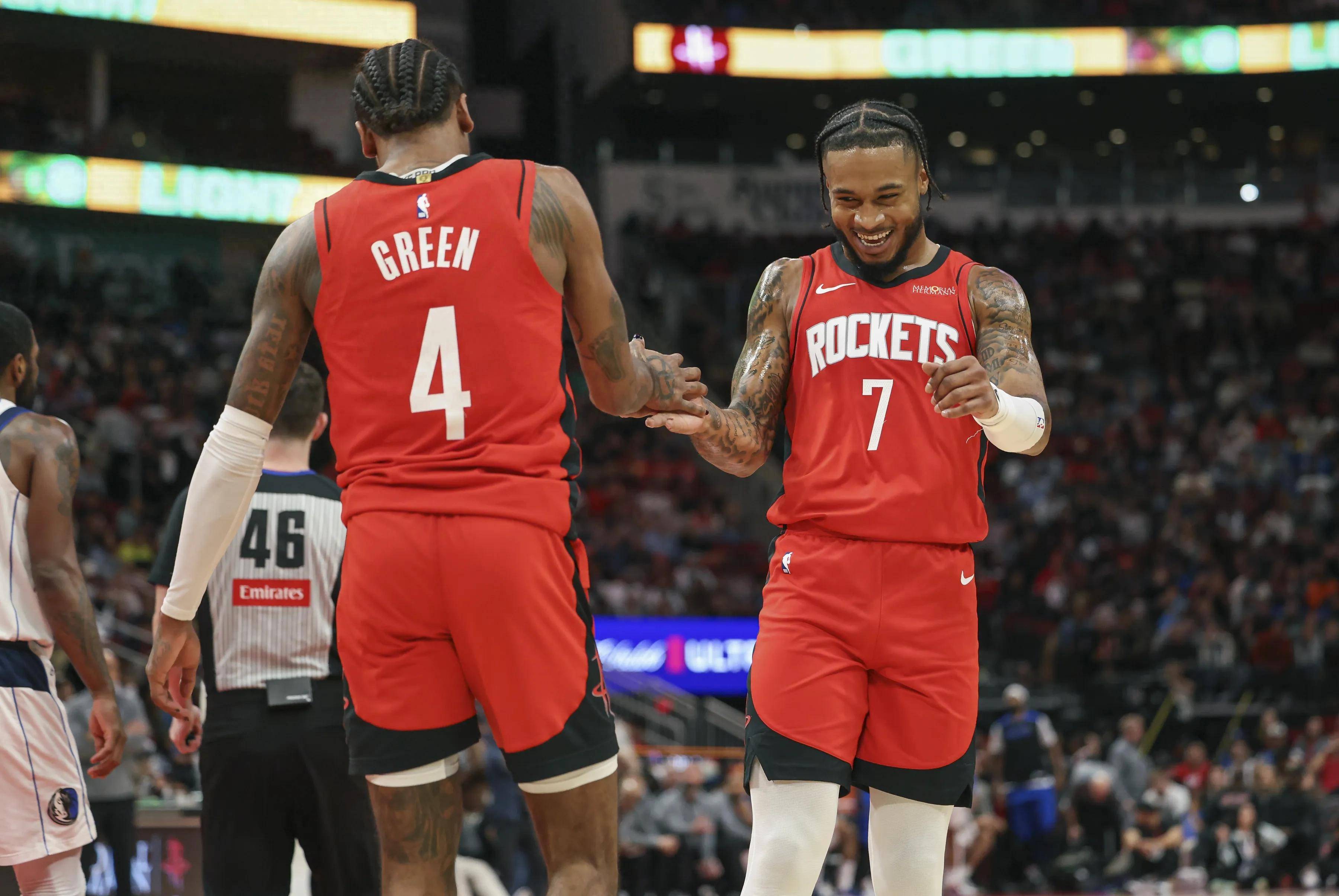 火箭再胜猛龙，领跑西部